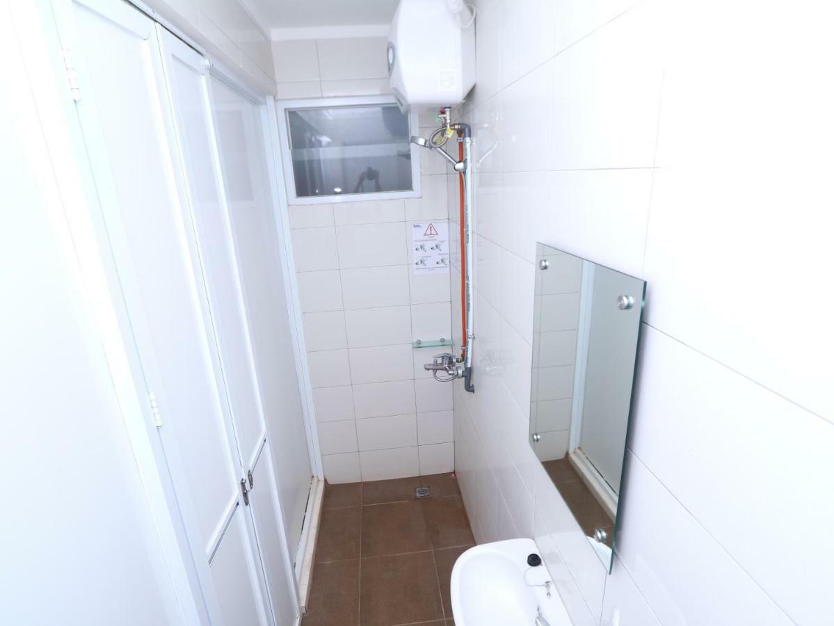 Kamar Keluarga Tanah Abang Hotel Jakarta Exterior photo